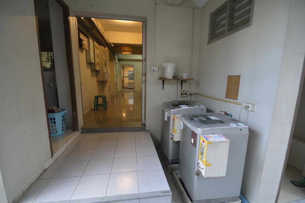 Modern Place Apartment Bangkok Exterior foto