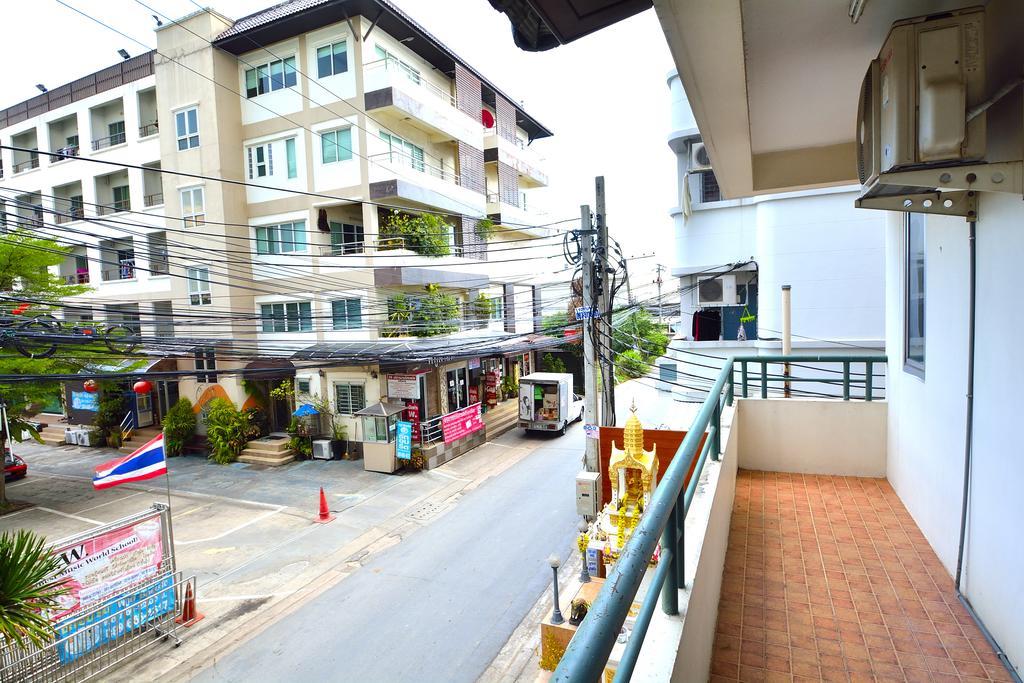 Modern Place Apartment Bangkok Exterior foto