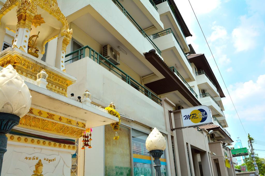 Modern Place Apartment Bangkok Exterior foto